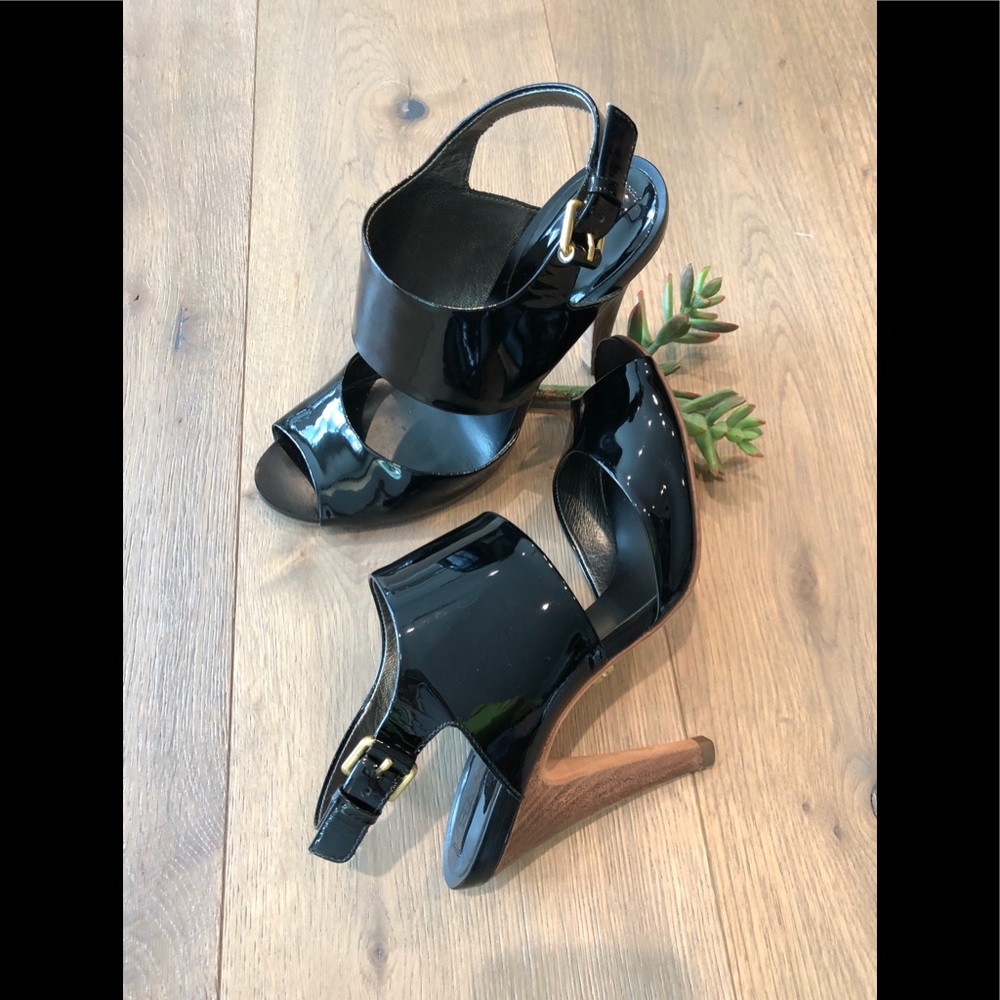 🔹BCBGMAXAZRIA  Black lacquer sandals, Size 7